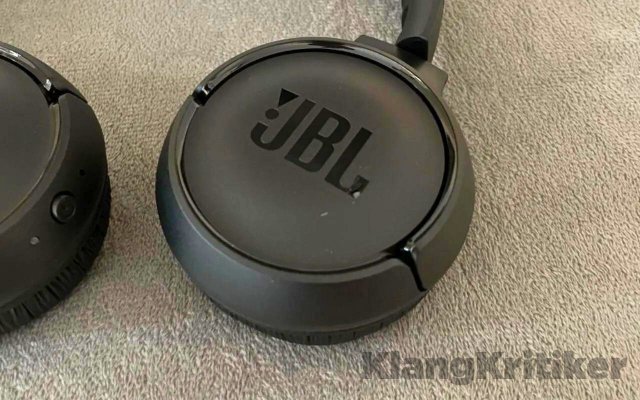 Das Design des JBL 570BT Kopfhörers