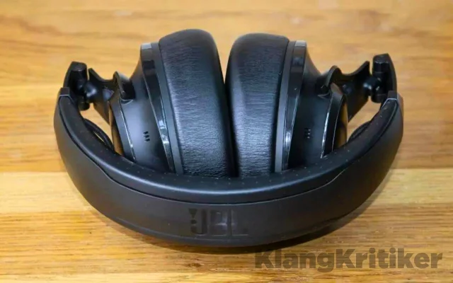 Das Design des JBL Club 950NC Kopfhörers