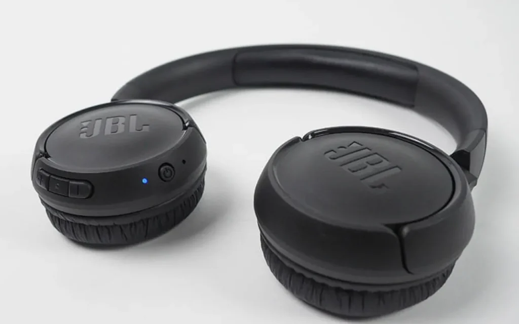 Das Design des JBL Tune 560BT.
