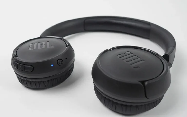 Das Design des JBL Tune 560BT.